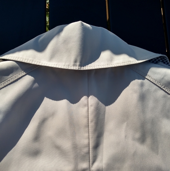 BCBGeneration Beige Double Breasted Jacket, Size Large, Fluttery Cuffs - Picture 6 of 15